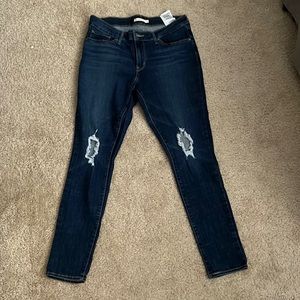 Levi’s 711 Skinny Jeans